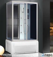 Stort og luksuriøst badekar med dusjkabinett med massasjedyser